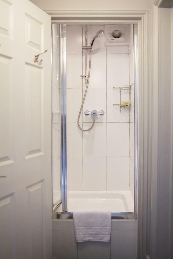 Victoria Station Apartment London Exterior photo